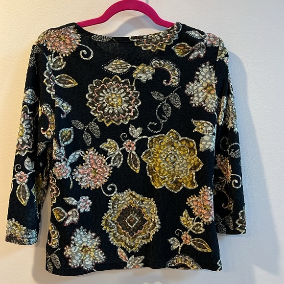 Women’s Small Notations 3/4 Length Sleeve Top Black w/Floral Pattern Side Slits - Picture 3 of 4